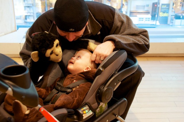 fao-schwarz-new-york-nyc-father-son-playing-fun-puppet 1