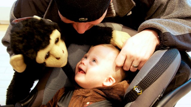 fao-schwarz-new-york-nyc-father-son-playing-fun-puppet 2