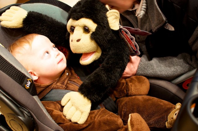 fao-schwarz-new-york-nyc-father-son-playing-fun-puppet 3