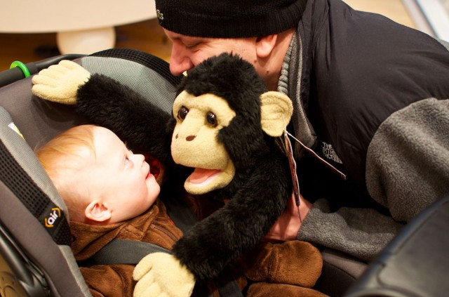 fao-schwarz-new-york-nyc-father-son-playing-fun-puppet 4