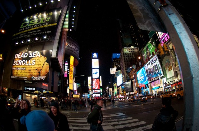 first-snow-of-the-year-new-york-2012-times-square