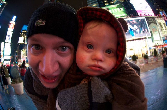 funny-family-fish-eye-lens-pictures-times-square