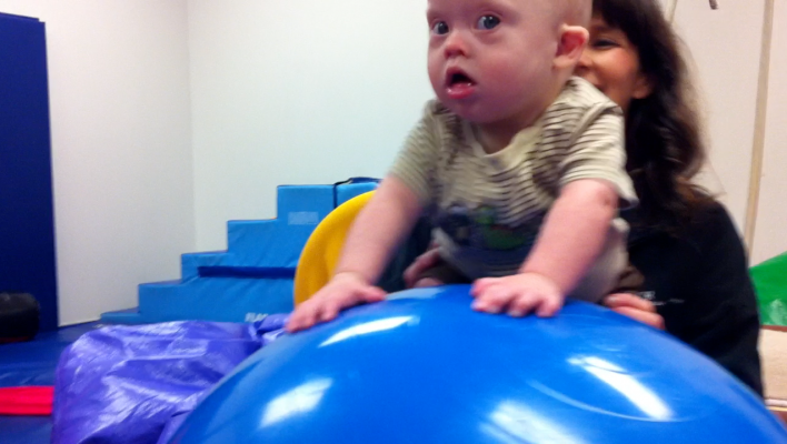 baby down syndrome using exercise ball physical therapy