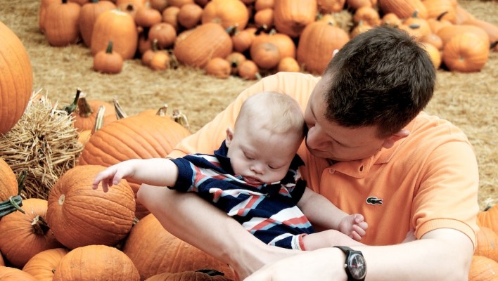 baby down syndrome at dallas arboretum pumpkin festial