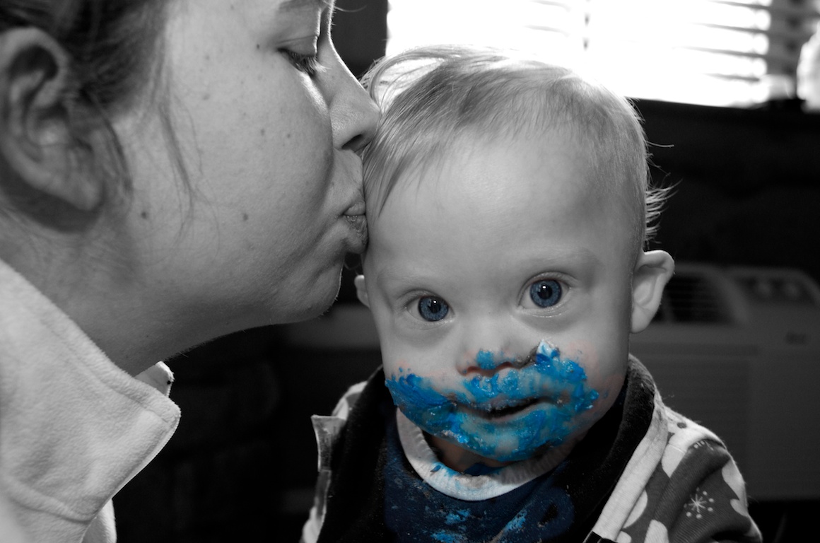 back-white-pictures-down-syndrome-baby-mom-kissing-baby